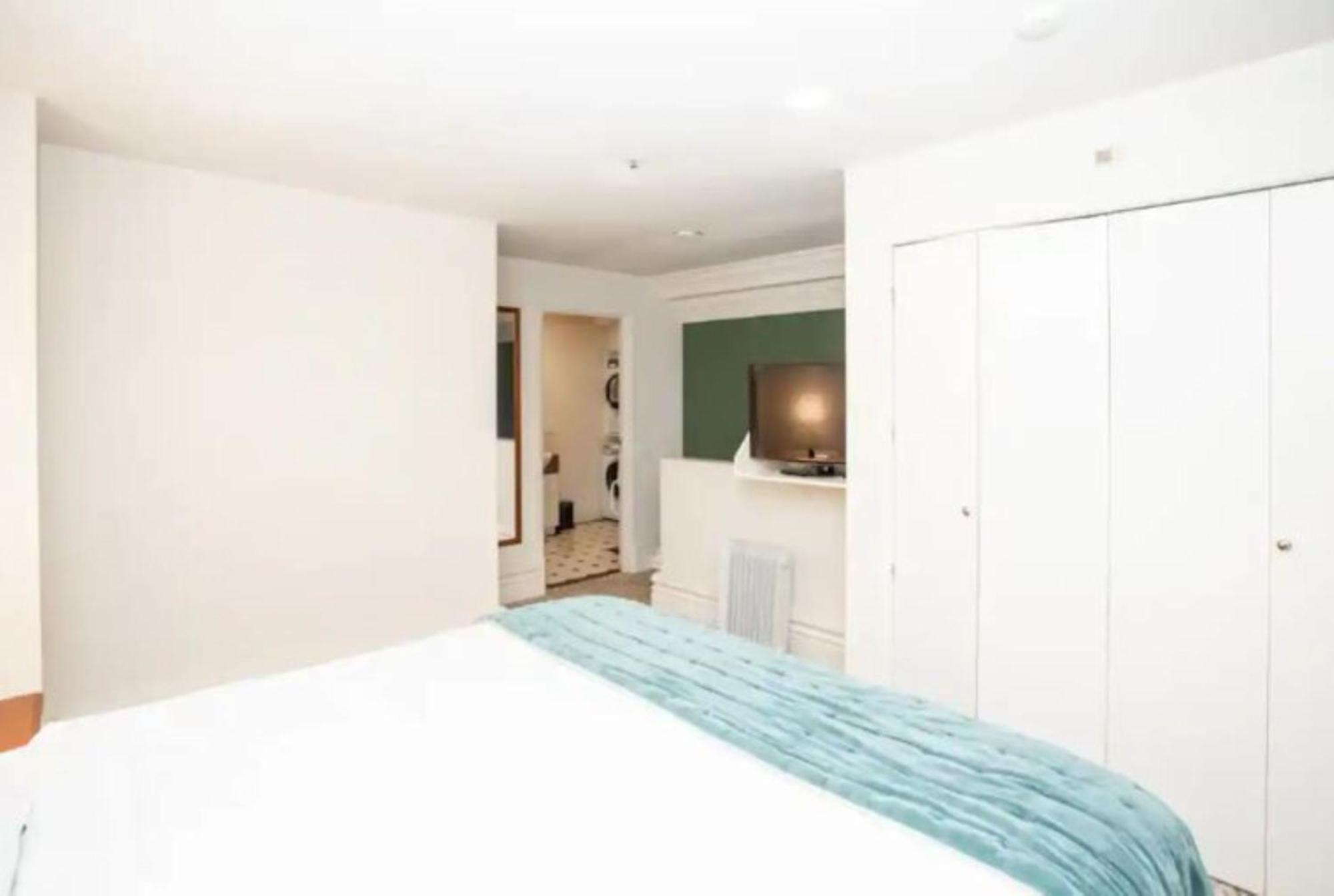 Beauty In The Cbd - 1Bed Free Parking Pool Apartment Крайстчърч Екстериор снимка