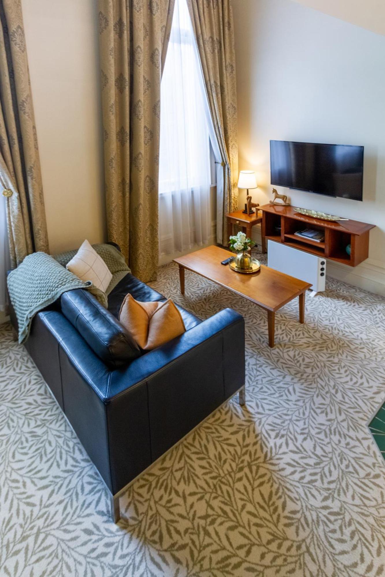 Beauty In The Cbd - 1Bed Free Parking Pool Apartment Крайстчърч Екстериор снимка