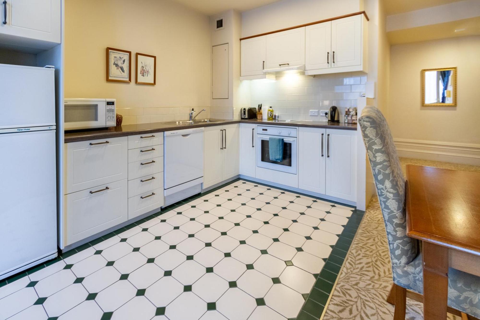 Beauty In The Cbd - 1Bed Free Parking Pool Apartment Крайстчърч Екстериор снимка